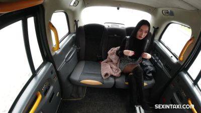 Girl Fucks In A Taxi Without Restraint - upornia.com - Czech Republic