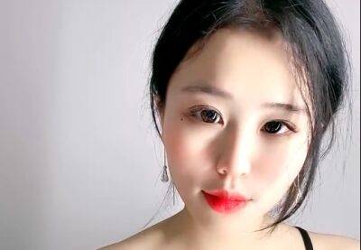 In a hotel, a beautiful female engages in sexual activity. - txxx.com - China