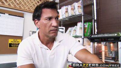 Sammie Spades cheats on her husband with Marco Banderas in this steamy Brazzers video - sexu.com