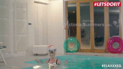 Victoria - British MILF Victoria Summers gets a poolside fuck with her daddy - sexu.com - Britain - Victoria