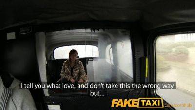 British amateur flaunts her huge tits & deepthroats in fake taxi for cash - sexu.com - Britain