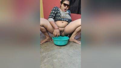 Gorgeous Indian Young Mother Pissing Herself On The Green Pot - desi-porntube.com - India