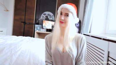 Cute Girl Makes A Great Gift On Christmas! Onlyfans Leaked - drtuber.com