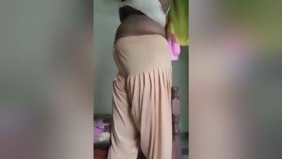 Indian College Student Bbw Showing Fingering Her Pussy On Camera - desi-porntube.com - India