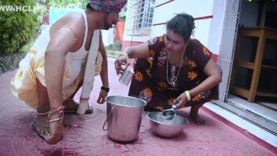 A Milkman Fucked Hard To The Stranger Woman While She Was Alone In The Home - hclips.com - India