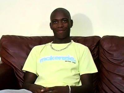 Black UK twink Nathan Dale cums after masturbating solo - drtuber.com - Britain