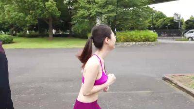 0000634_巨乳のスレンダー日本人女性が大量潮吹きする素人ナンパセックス - upornia.com - Japan