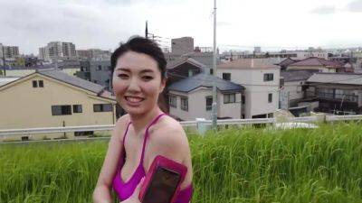 0000634_巨乳のスレンダー日本人女性が大量潮吹きする素人ナンパセックス - upornia.com - Japan