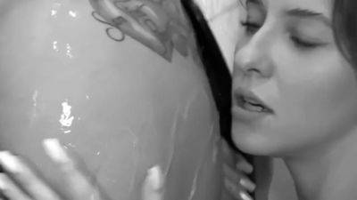 Hot Threesome With Two Girlfriends In The Shower - upornia.com