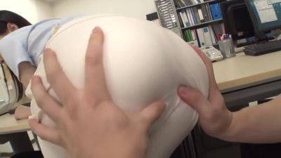 [huntb-377] Is That Protruding Ass On Purpose? A Female Employee Has A Tight Pants And A Bare Ass With A Panty Line! I Cant Do My Job Because Im So Curious! Scene 1 - videomanysex.com - Japan