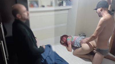 Esposa Olhos Vendados Marido Esconde Amigo No Guarda Roupa Pra Foder Esposa Sem Ela Perceber! 20 Min - upornia.com
