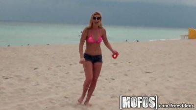 Sammi Clair goes wild in Fun in the Sun with her natural tits and mouth - sexu.com