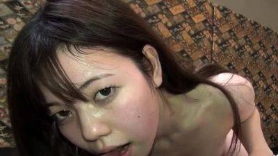 Amateur Asian girlfriend in threesome - drtuber.com - Japan