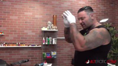 Tiger Lilly - Gets A Forehead Tattoo While Nude - hclips.com