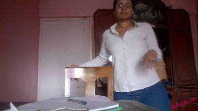 Naughty Indian teacher tests Desi girl with big ass in hot roleplay - sexu.com - India