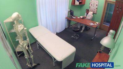 Caroline Ardolino gets her pussy soaked by her fakehospital doctor - sexu.com - Czech Republic