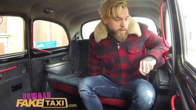 Sexy Englishman pays for a taxi ride with her pussy & mouth in POV reality video - sexu.com - Czech Republic