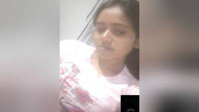Today Exclusive- Desi Girl Shows Her Boobs - desi-porntube.com - India