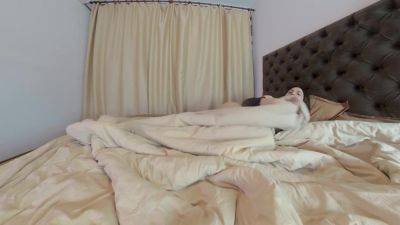 I Woke Up Horny And I Masturbate In Bed - hclips.com