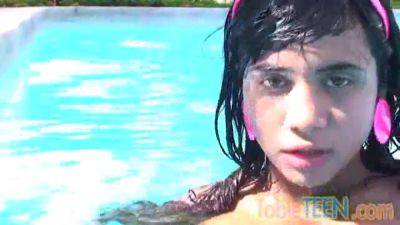 Tobie teen masturbating outdoors by the pool - txxx.com