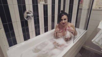 Nicole - Uks Longest Labia In The Bath - Nicole Dupapillon - upornia.com
