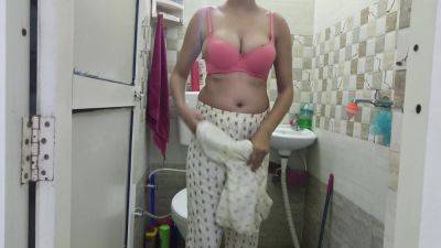 My Step Sister Caught Me Taking Bath In Bathroom Secretly And Fucked Xnxx By Herself Hottest Indian Sexy Bathing And Show Big - hclips.com - India