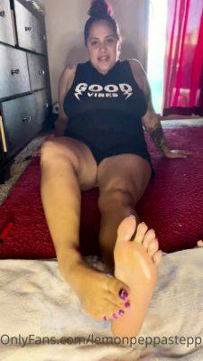 Kinky Erotic Milf In Amazing Foot Fetish Play - drtuber.com
