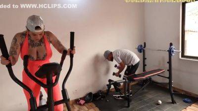 The New Girl At The Gym Asks For My Help But When She Sees My Erection She Sucks Me To Help Me - hclips.com - Colombia