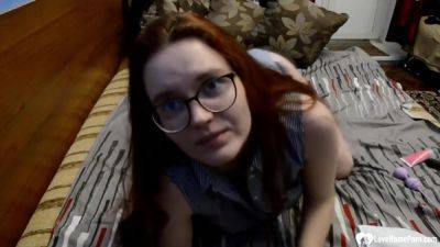 Smoking Nerdy Babe Playing With Her Love Tunnel - upornia.com