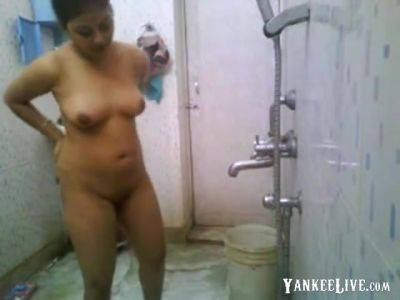 Stupid Bengla Desi Boy Setup Cam Not Elder Sisters Bath - hclips.com - India