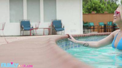 Chloe Rose - Chloe - Chloe Rose In Teen Stepdaughter Lights Up A Cock Pool Party In Her Mouth - upornia.com - Usa