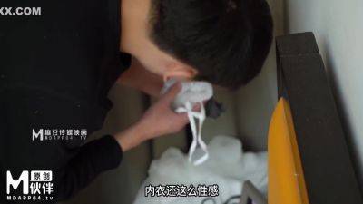 Horny Stepsister Seduces While Parents Are Gone - hotmovs.com - China