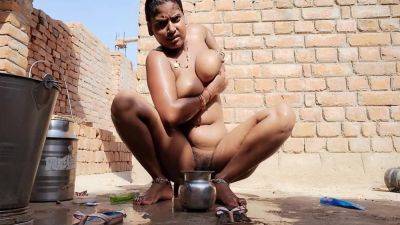 Indian Cute And Hot 19 Years Old Girl Bathing And Fingering Her Cremie Tight Pussy - upornia.com - India