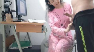 Padrastro Interrumpe Mi Trabajo Solo Para Derramar Su Semen En Mi Pijama Rosa Sexo Casero. 10 Min - hclips.com