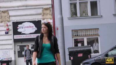 Denisse viene a Praga per divertirsi ma non per Musei Noiosi - POV reality porn - sexu.com - Czech Republic