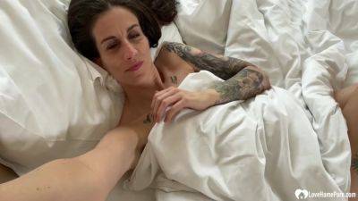Cute Tattooed Girl Playing With Her Slit - hclips.com
