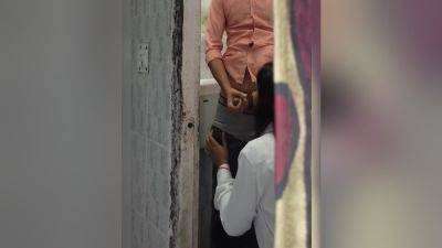 Viral Mms Teacher And Student Caught In School Washroom - desi-porntube.com - India