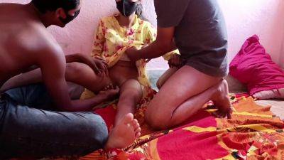 Girlfriend Ko Dost Ke Sath Milkar Ganda Kaam Kiya - Desi Threesome Viral Mms - desi-porntube.com - India