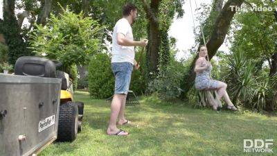Harmony Reigns - Slutty Siren Gets Covered In Cum After Fucking The Garden Landscaper With Harmony Reigns - upornia.com