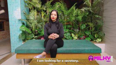 Beautiful Gigantic Ass Shows Up For Her Job Interview - upornia.com