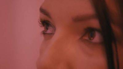 Pretty Lovely Lies Parte 1 - upornia.com