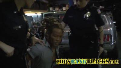 Ghetto Criminal Banging His Way Out Of Jail - hclips.com