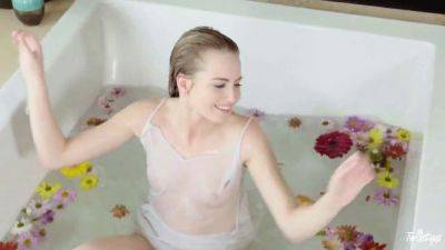 Scarlett Sage - Scarlett Sage gets naughty in the bath with her in-the-bath twistys video - sexu.com