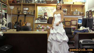 Blondie Sells Wedding Dress And Screwed By Pawn Keeper - hclips.com