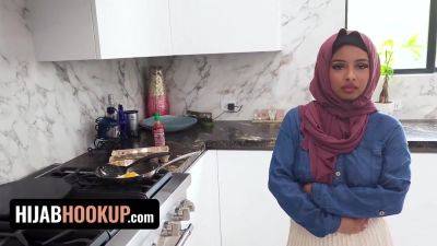 Shy Middle Eastern Wife Doesnt Know The First Thing About Satisfying Her Husband & She Has To Learn - hclips.com