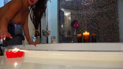 Crystal Addictive Bubble Bath - hclips.com