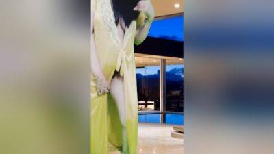 Hot Arab Wife Girl Fingers Pussy Desi Big Boobs Video Na - desi-porntube.com - India