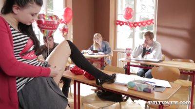 Yammy Teen Holiday Porn Clip - videooxxx.com