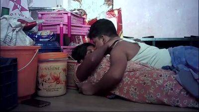Indian Hot Wife Kissing Ass Bb - desi-porntube.com - India