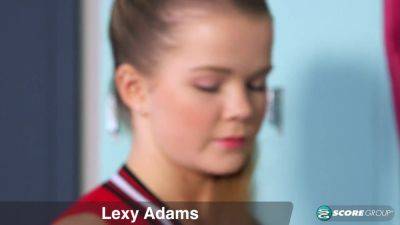 Cheerleader Peep Show - hotmovs.com